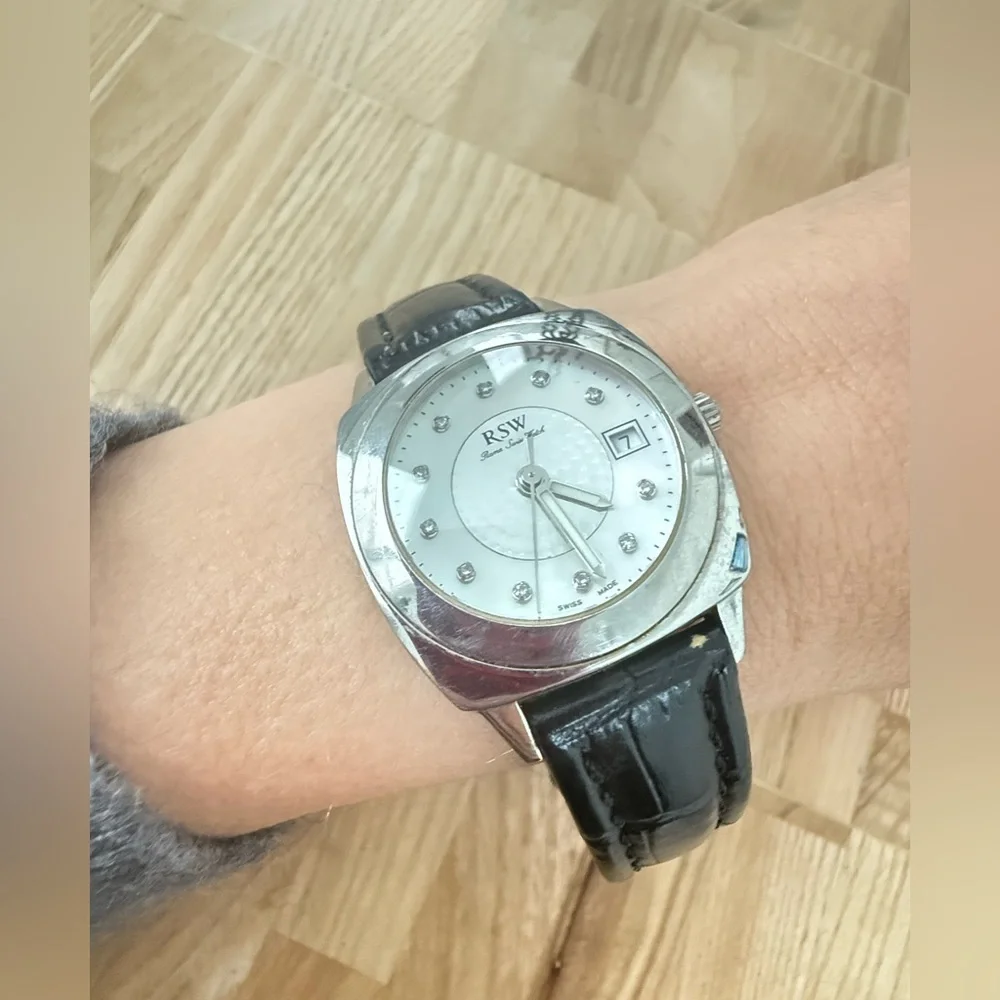 RSW ladies Roma Swiss silver tone black leather watch NEW BATTERY